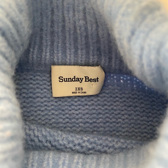 Aritzia Scottie Turtleneck - Picture 4 of 5